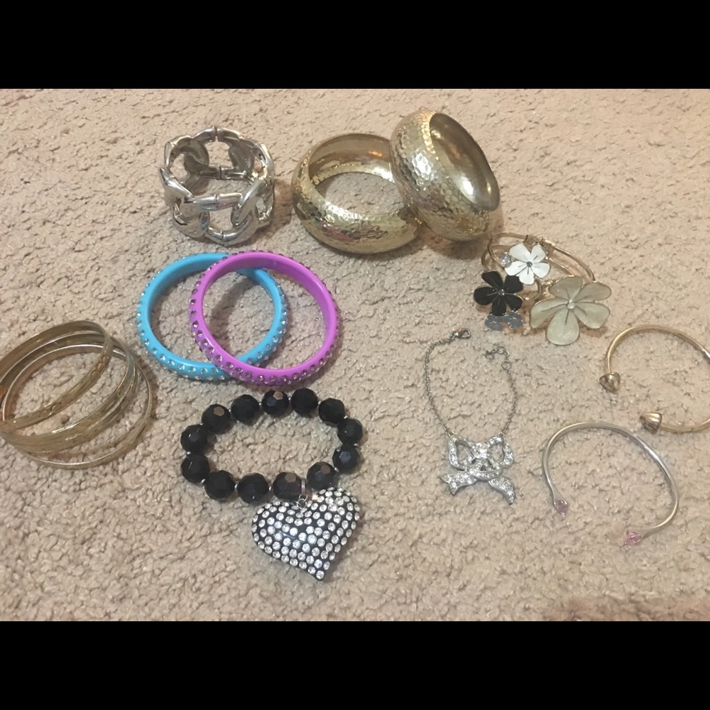 Lot of 9 costume jewelry bracelets